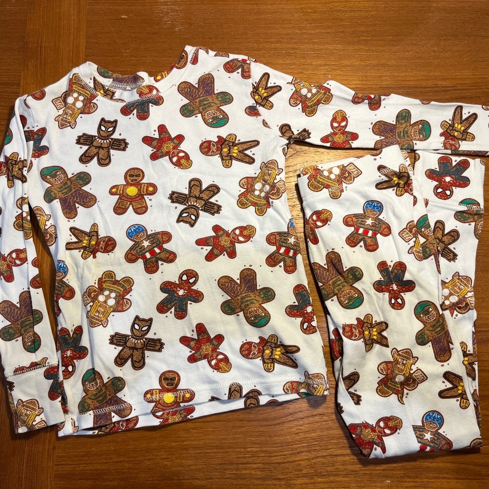 GAP Kids Cotton Pajama Set White Holiday Marvel Gingerbread Superheroes Size 10
